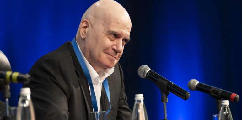 Слави гневен. Срази самозабравилите се политици